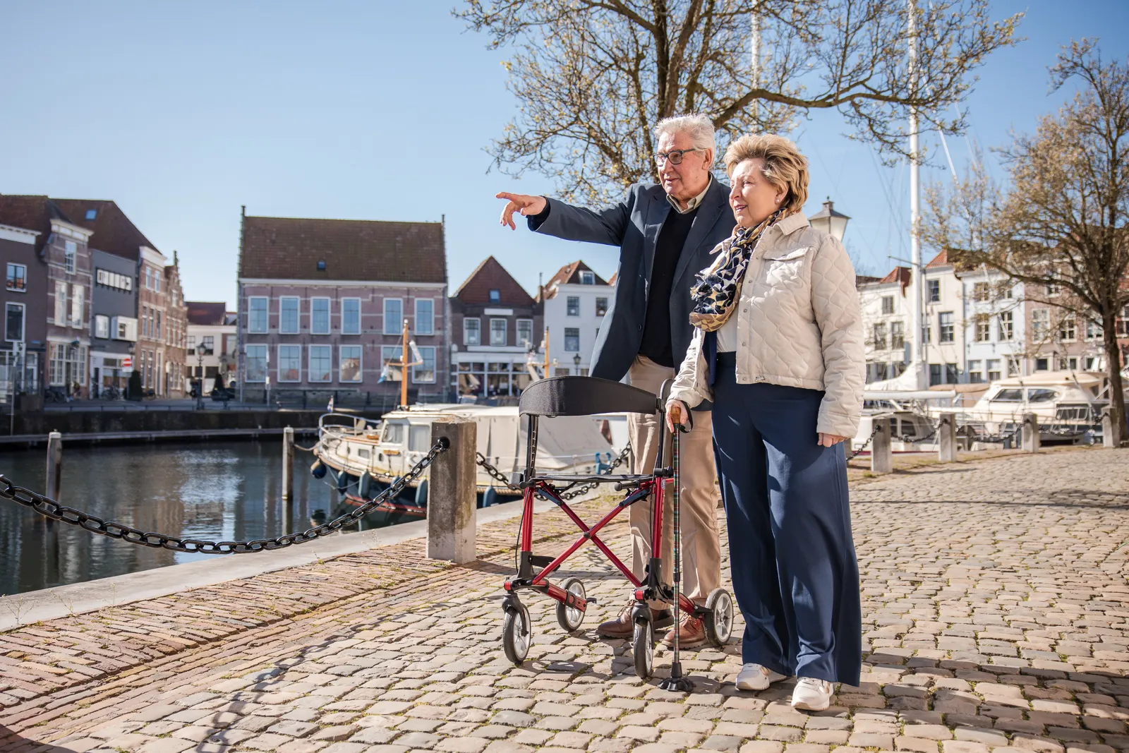 samen wandelen bij de haven kortingskaart