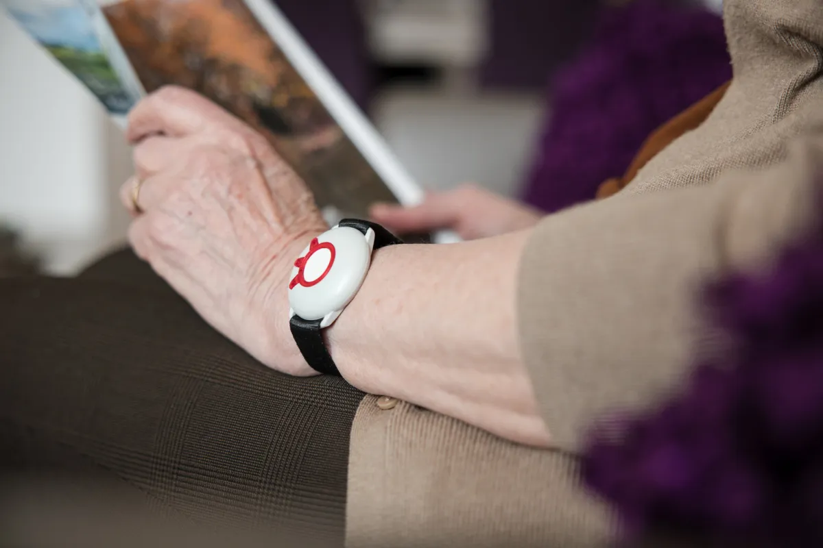 armband met alarmeringsysteem personenalarmering