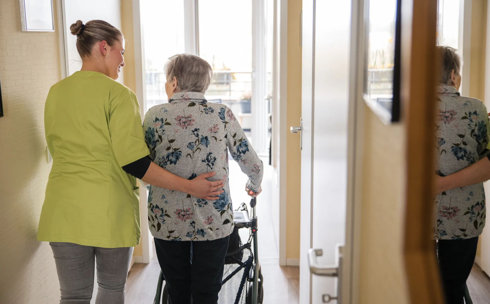 huishoudelijk ondersteuner en client thuiszorg